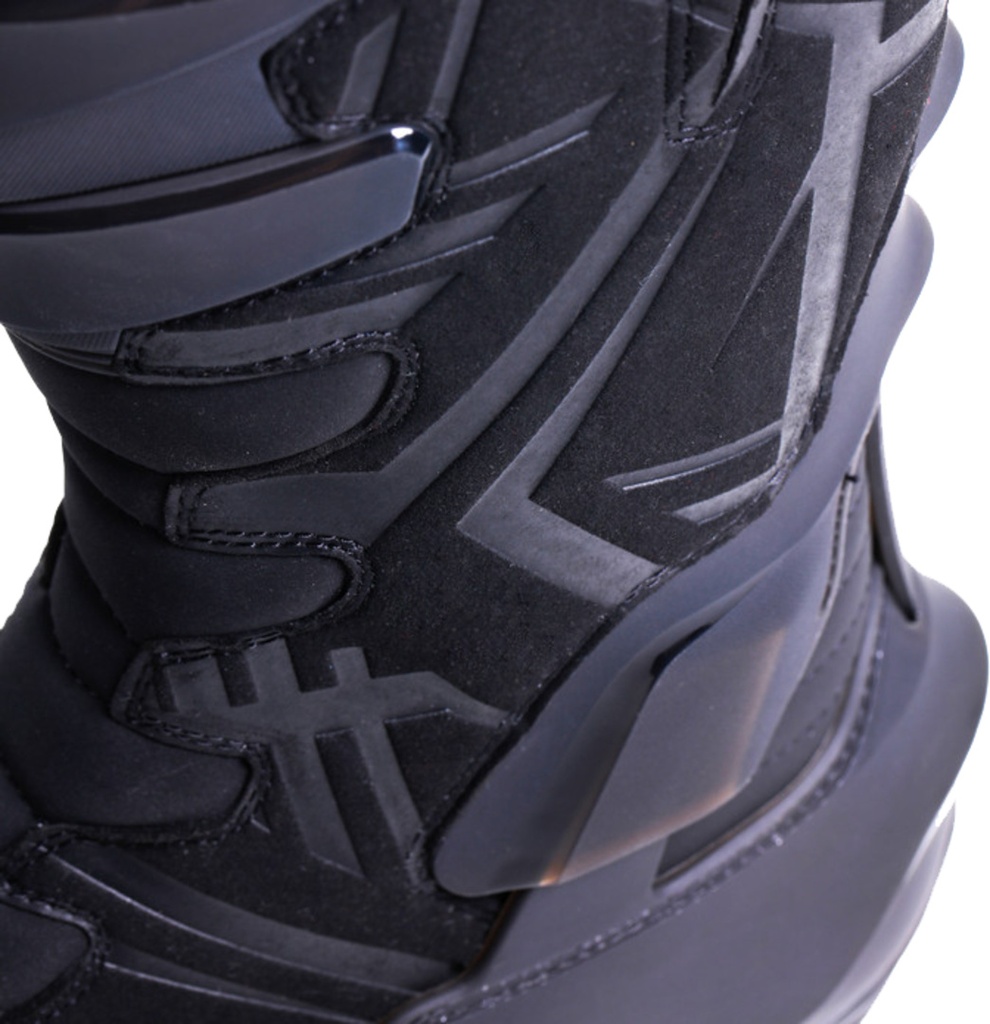 Boots S-TR1 WP black