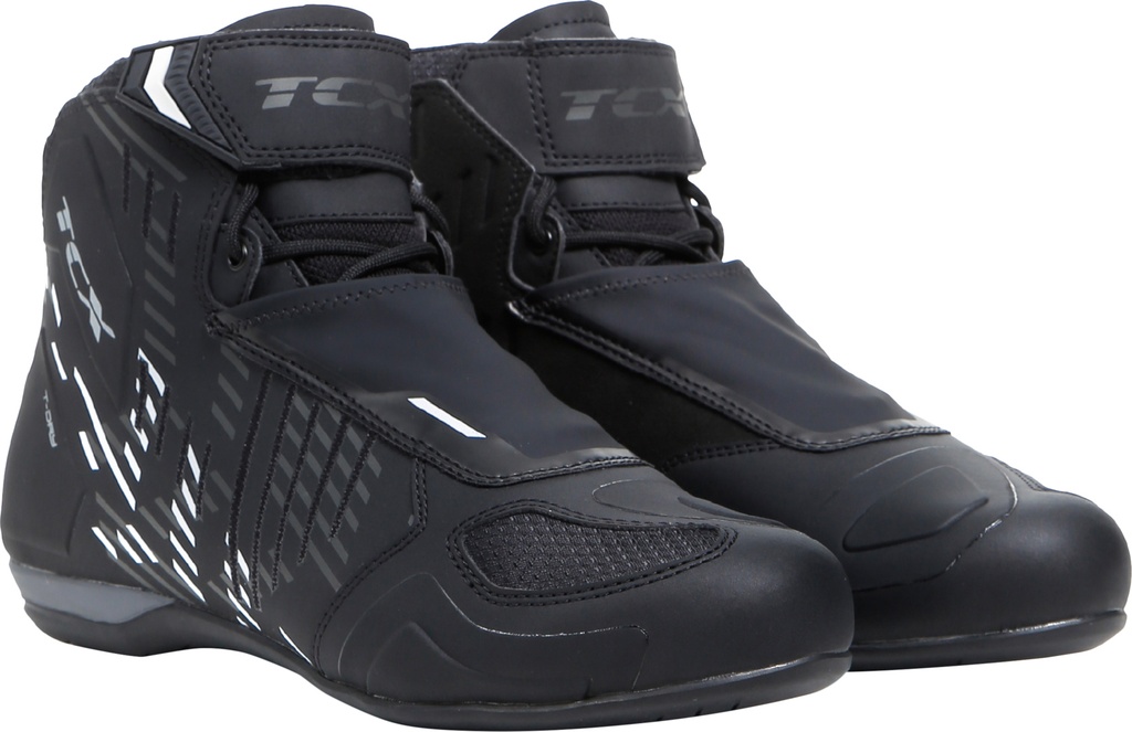 Shoes R04D WP black-white