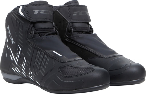 Shoes R04D WP black-white